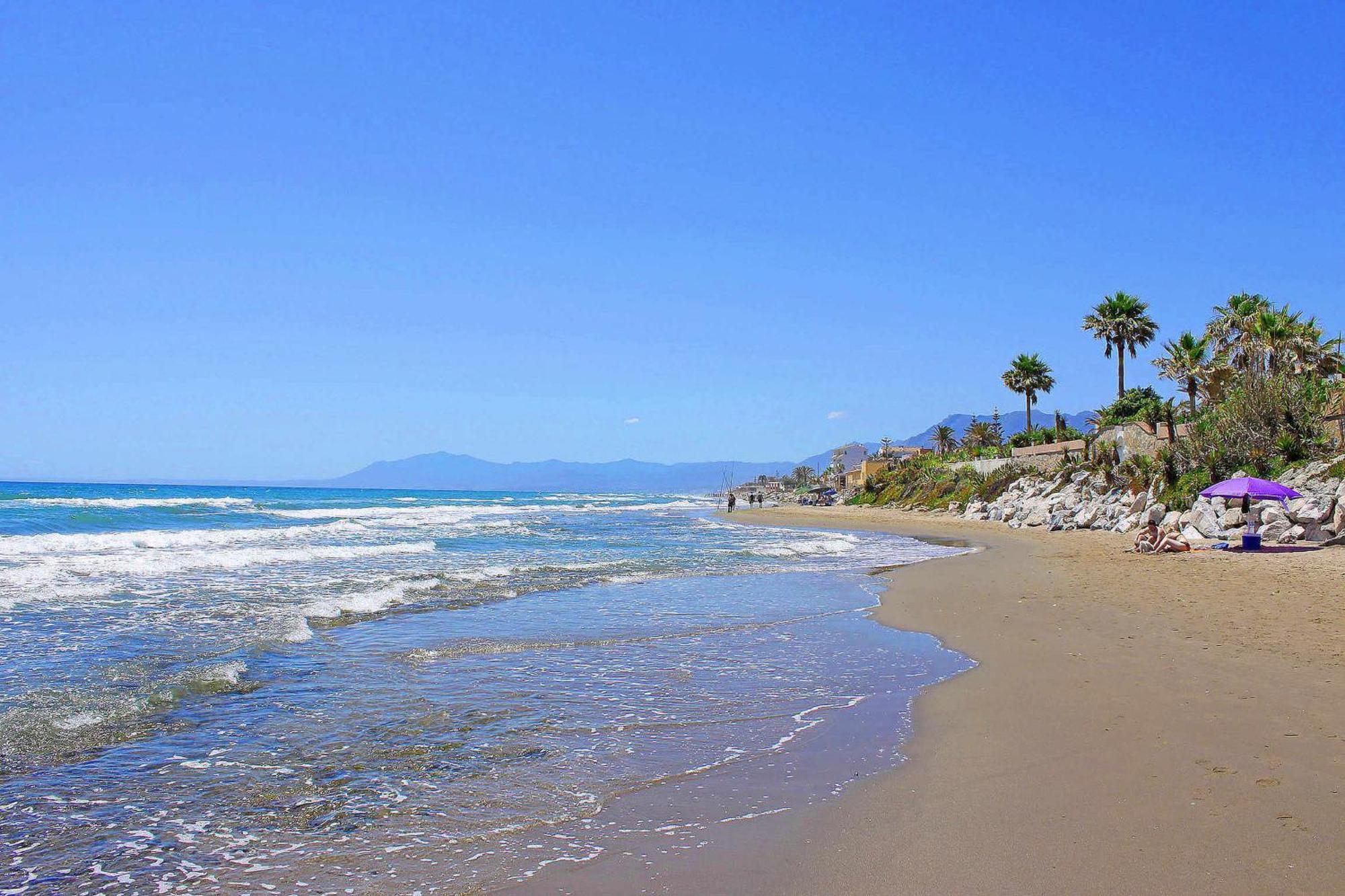 1039 Front 2 Line Penthouse * Marbella